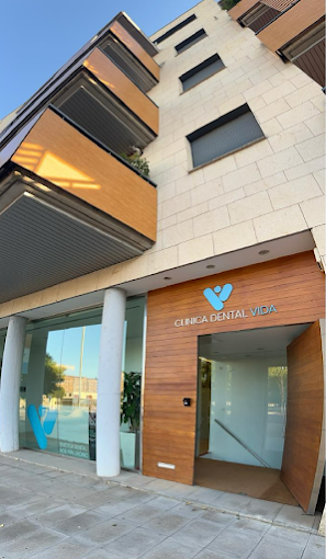 Fachada de Cl&iacute;nica Dental Vida en Lleida