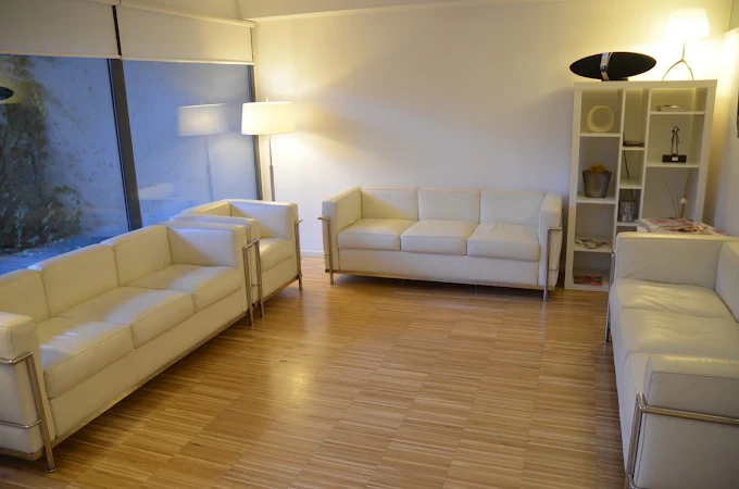 Sala de espera de la cl&iacute;nica